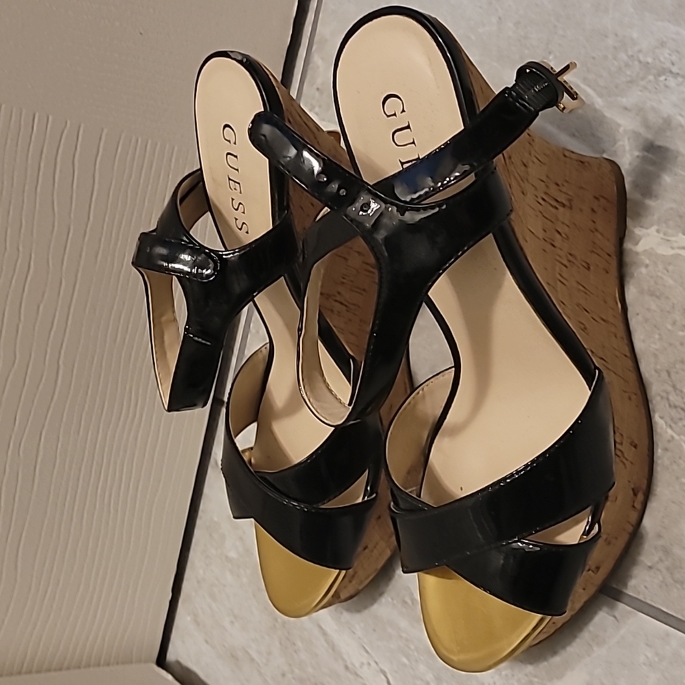 Guess wedges